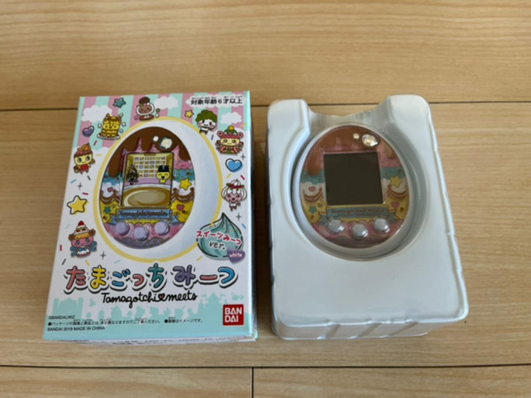 Tamagotchi Meets Sweets Meets Version White Color BANDAI Limited Pet Game