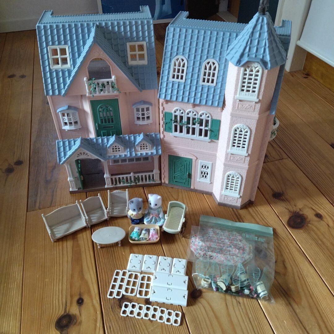 Sylvanian Families 35th Anniversary Deluxe Celebration Home Gift Set Toy Epoch