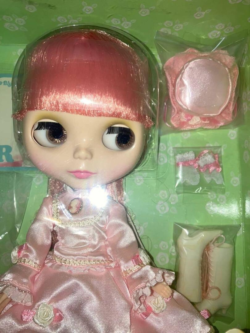 Neo Blythe Dainty Biscuit Doll Figure Character Goods Pink hair 2007 TAKARA TOMY - back view