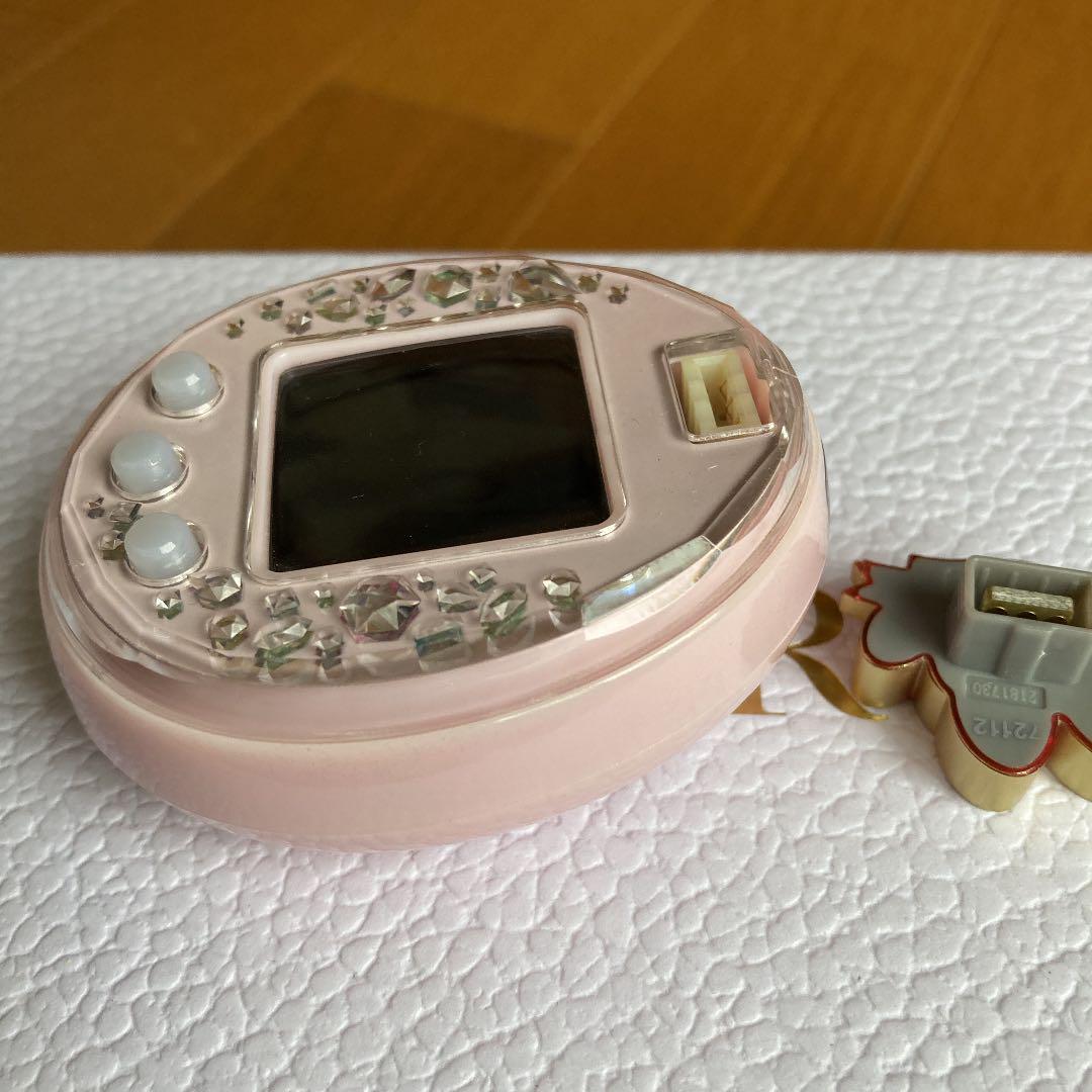 Tamagotchi P's Version Pink Color Tamadeko Pierce Bandai Limited Game Piece - box and packaging
