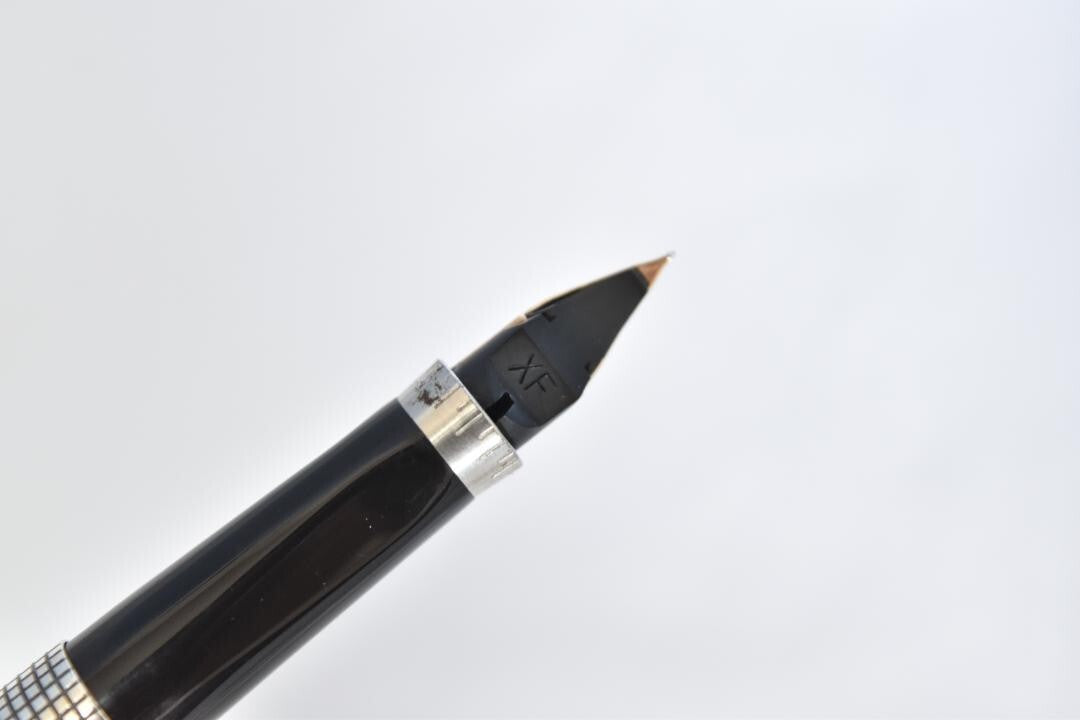 Parker 75 Sterling Silver Color Fountain Pen 14K Nib XF 585 Limited Edition - detail