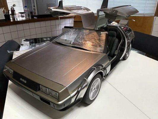 Film-Meisterwerk „Zurück in die Zukunft“ DeLorean Zeitmaschine Hot Toys...