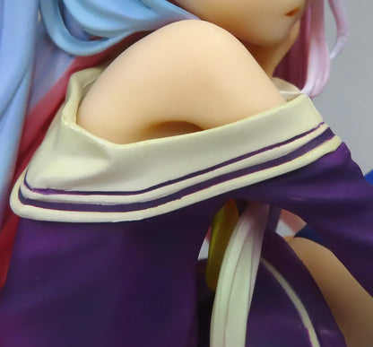 Close-up of a figure showing a purple-and-white outfit and pastel hair.