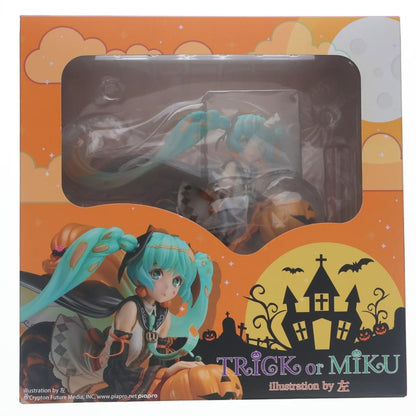 A boxed Hatsune Miku figure with orange Halloween-themed packaging and a clear window.