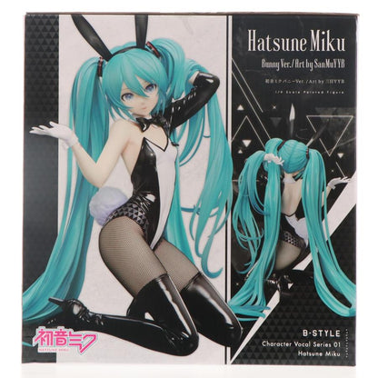 Box front showing Hatsune Miku Bunny Ver. artwork and product title.