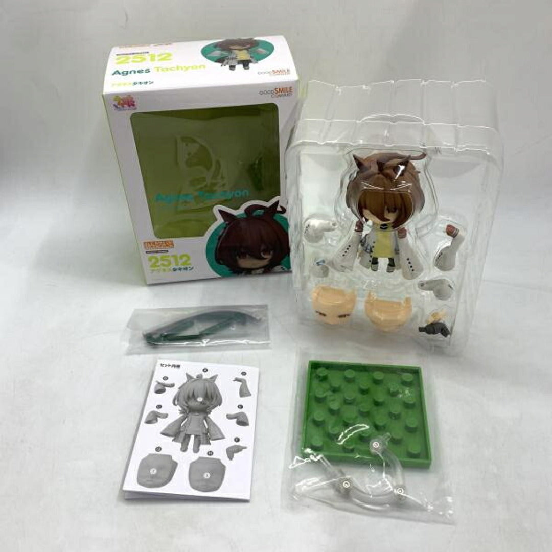 Nendoroid figure parts and accessories laid out beside the retail box on a white background.