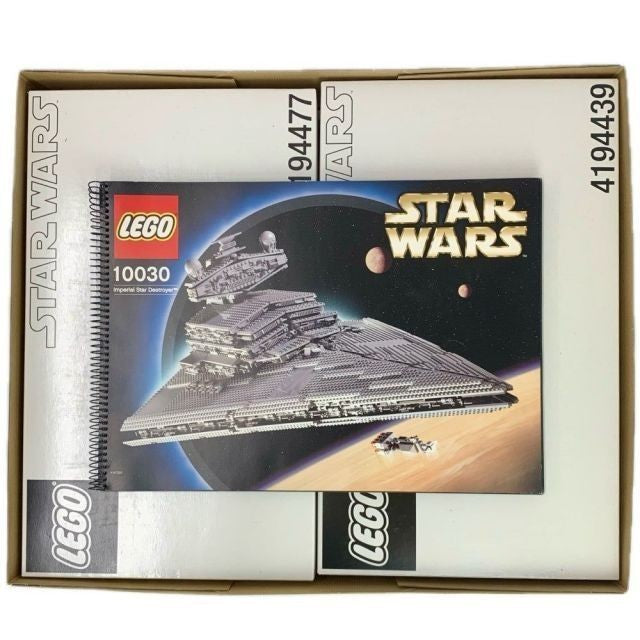 LEGO Star Wars Ultimate Collectors Series Imperial Star Destroyer 10030 2002