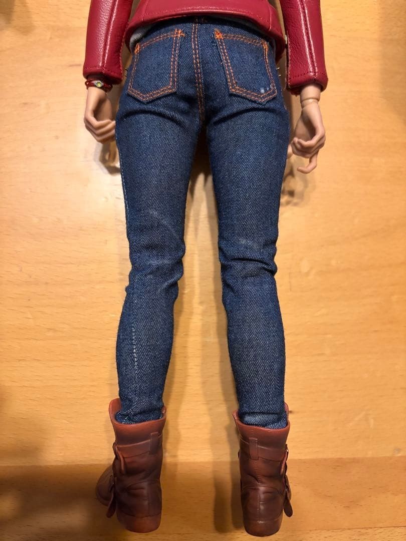 Resident Evil RE:2 Claire Redfield Note DAMTOYS 1/6 Action Figure da collezione - photo 17