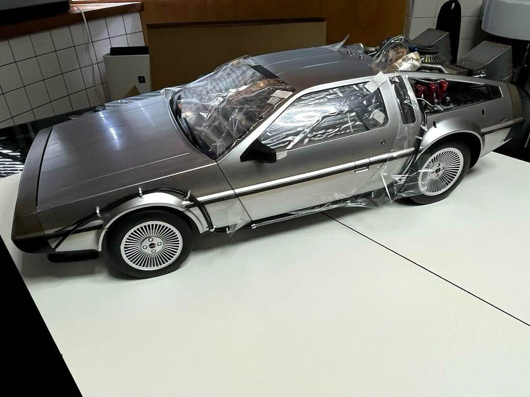 Movie Masterpiece Back to the Future DeLorean Time Machine Hot Toys 1/6 Scale