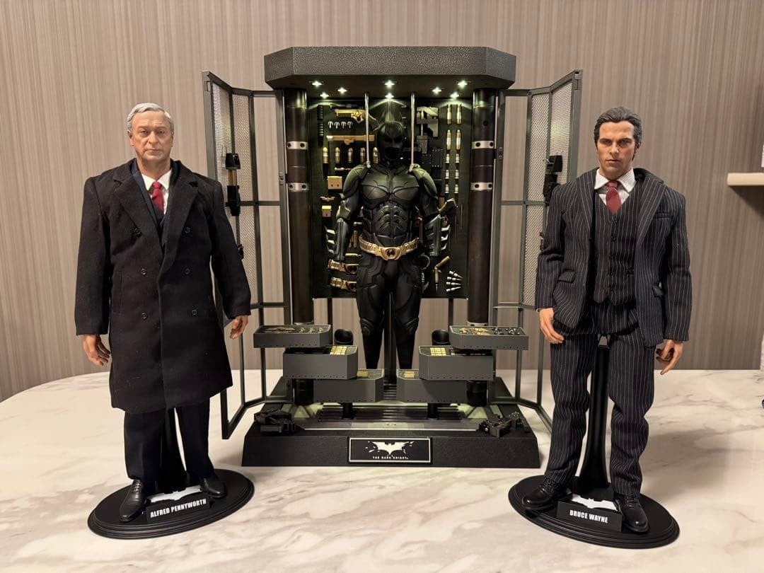 Batman Armory with Bruce Wayne &amp; Alfred Pennyworth Action Figure 2014 Hot Toys