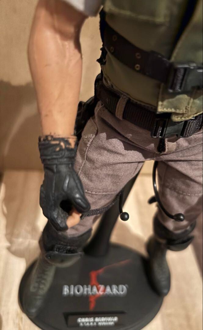 Video Game Masterpiece 1/6 BIOHAZARD 5 Chris Redfield S.T.A.R.S. Ver Hot Toys
