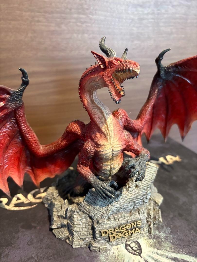 DRAGON'S DOGMA e-Capcom LIMITED EDITION Dragon Statue Figure PS3 Game CAPCOM