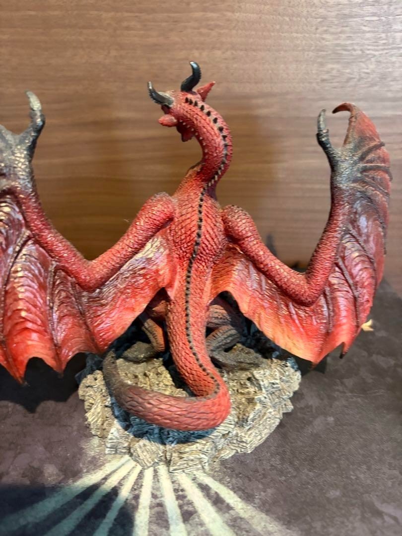 DRAGON'S DOGMA e-Capcom LIMITED EDITION Dragon Statue Figure PS3 Game CAPCOM