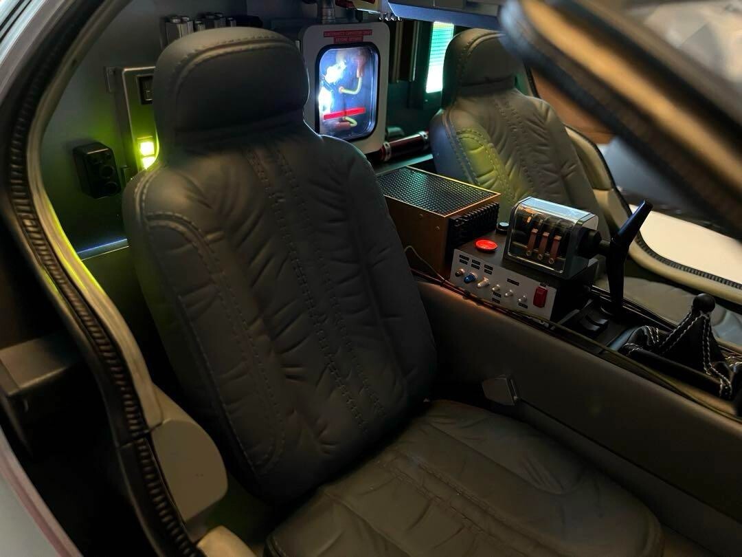Movie Masterpiece Back to the Future DeLorean Time Machine Hot Toys 1/6 Scale