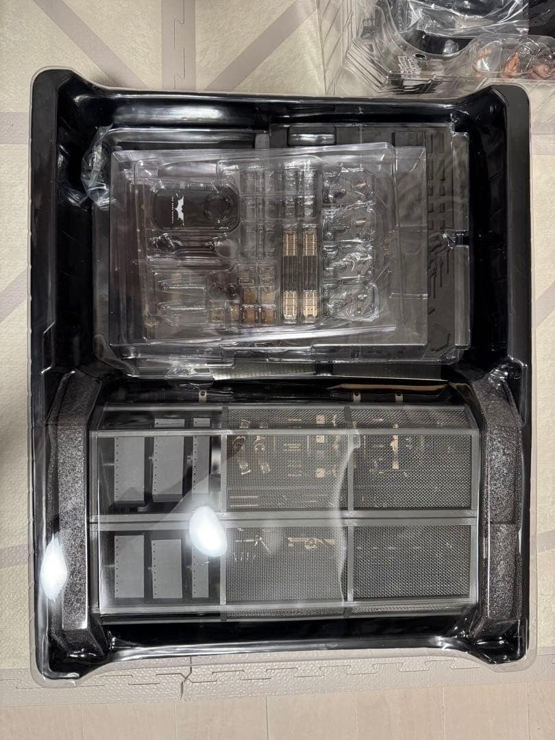 Batman Armory with Bruce Wayne &amp; Alfred Pennyworth Action Figure 2014 Hot Toys