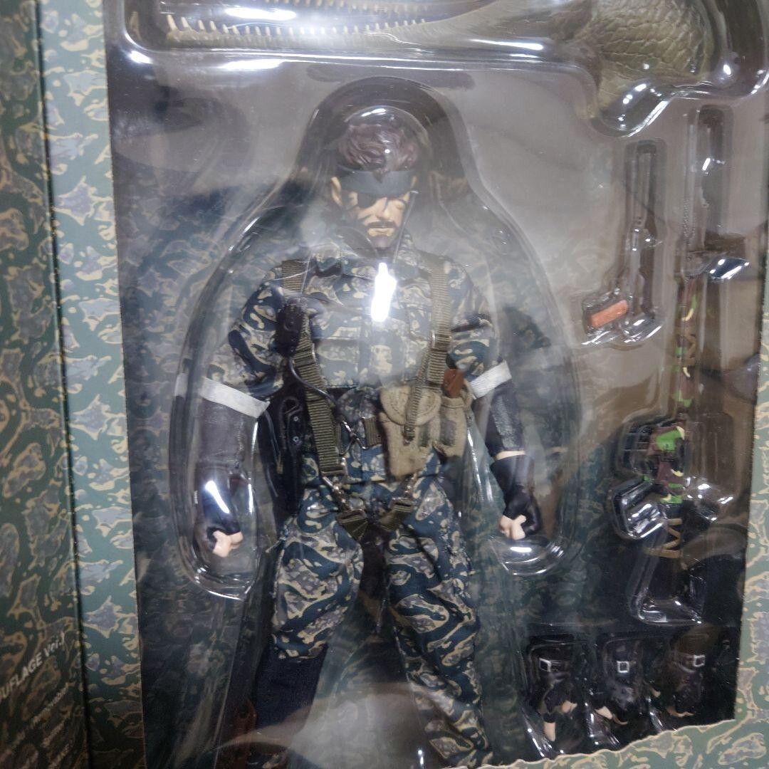 Metal Gear Solid 3 Snake Eater Camouflage Ver. 1/6 Action Figure RAH Medicom Toy - Image 15