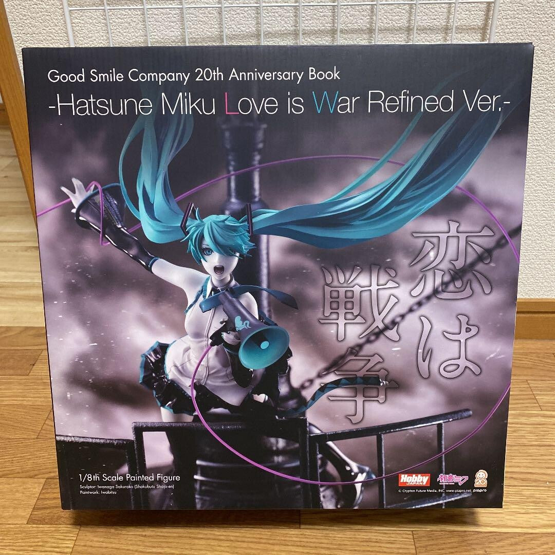 Hatsune Miku GoodSmile 20th Anniversary Book Love is a war RefineVer 1/8 Figure